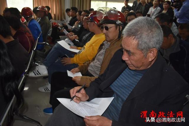 韓城交警組織130余名摩托車駕駛員開展安全教育學(xué)習(xí)培訓(xùn)(圖)