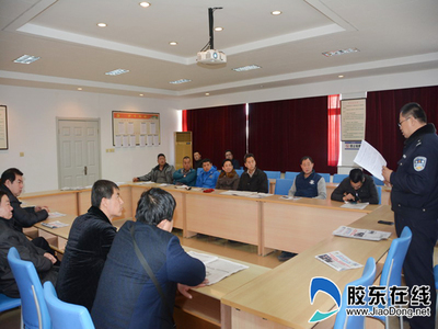 開發(fā)區(qū)交警大隊組織培訓(xùn)幼兒校車駕駛員(圖)