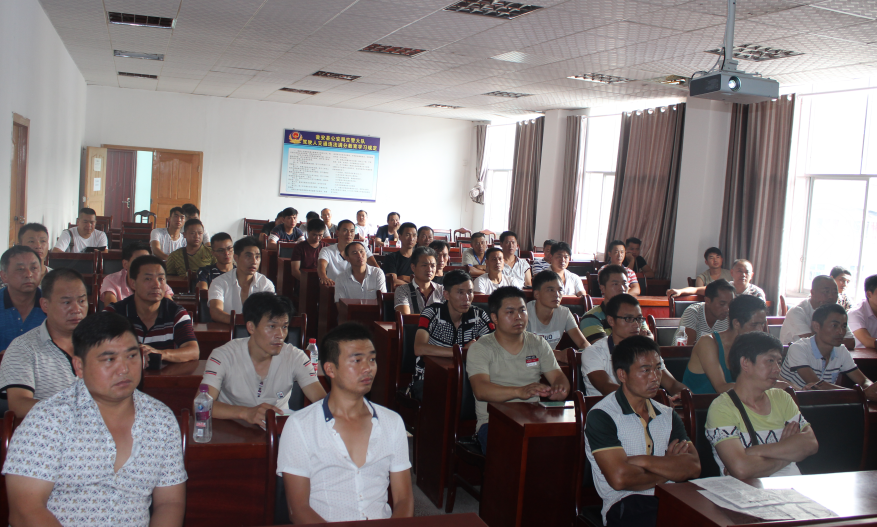 貴州甕安交警對70名客貨運駕駛員開展安全教育學習
