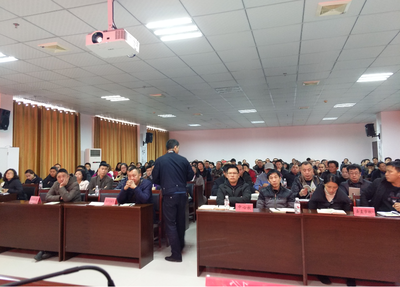 縣教育局召開全縣教育系統道路交通安全暨校車管理及校車駕駛員培訓會議