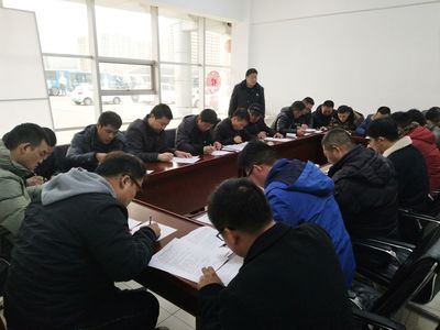 公交集團(tuán)機(jī)務(wù)技術(shù)部對(duì)新進(jìn)駕駛員進(jìn)行崗前機(jī)務(wù)培訓(xùn)