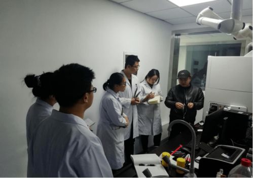 檢驗檢測 食品藥品檢驗檢測中心進(jìn)行儀器操作培訓(xùn)