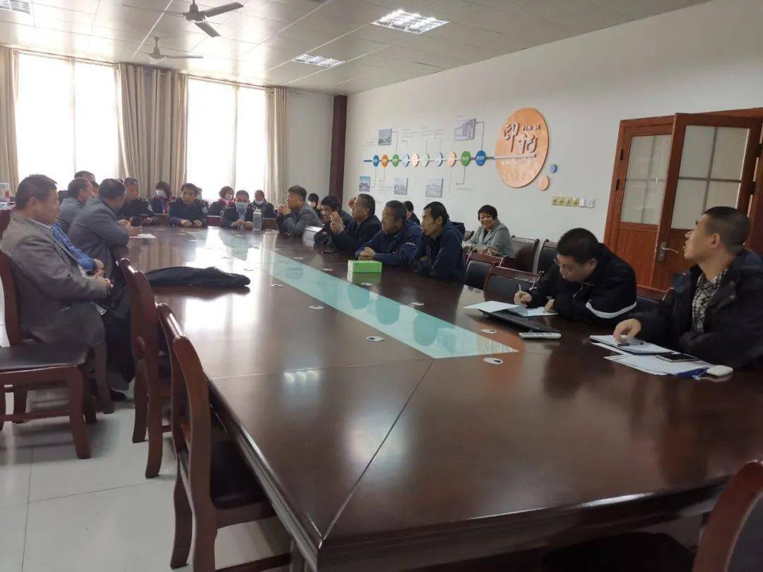 勝坨鎮實驗小學召開司機照管員安全會議