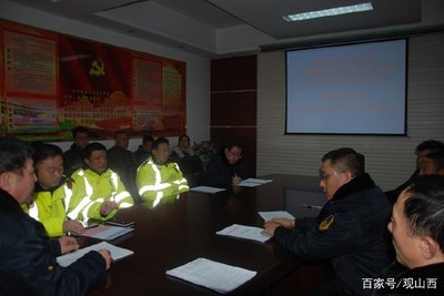 垣曲縣公安局交警大隊(duì)聯(lián)合運(yùn)管部門開展客運(yùn)駕駛員安全培訓(xùn)