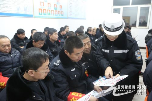 平魯交警大隊(duì)深入公交公司開(kāi)展春運(yùn)駕駛員安全教育培訓(xùn)
