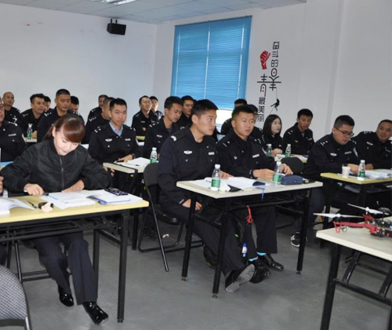 歡迎甘肅平?jīng)龉I(yè)園區(qū)領(lǐng)導(dǎo)干部一行蒞臨全球鷹無人機