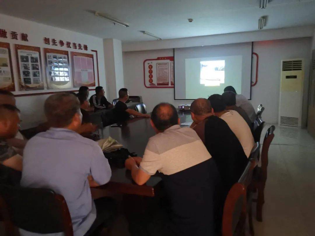 公交集團快速公交事業部開展駕駛員安全會議