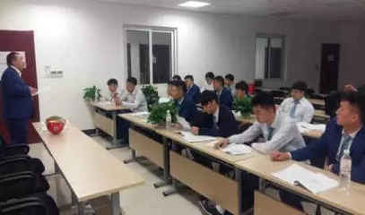 地鐵駕駛員的一天 安全與責(zé)任的雙重保障